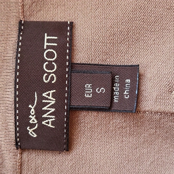 Anna Scott Design Sweater Button Detail Small - Picture 4 of 6